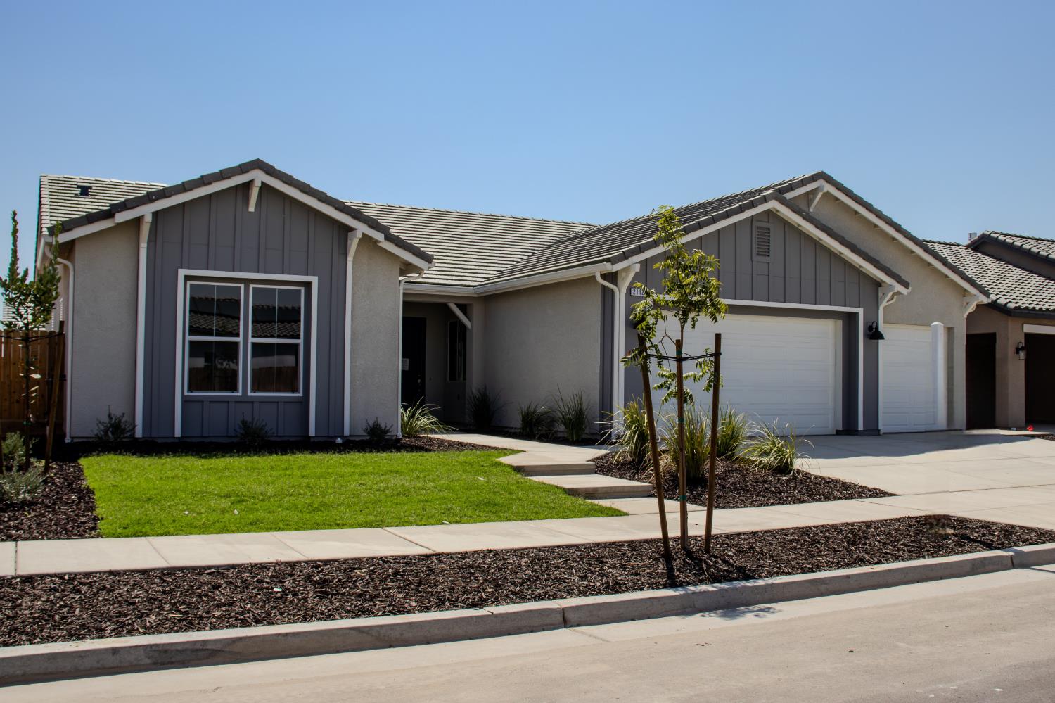 2112 Daffodil St
