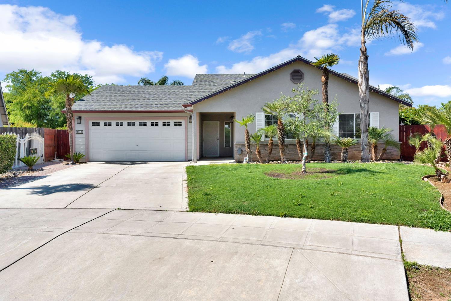 1350 E Jefferson Ct, Reedley, CA 93654