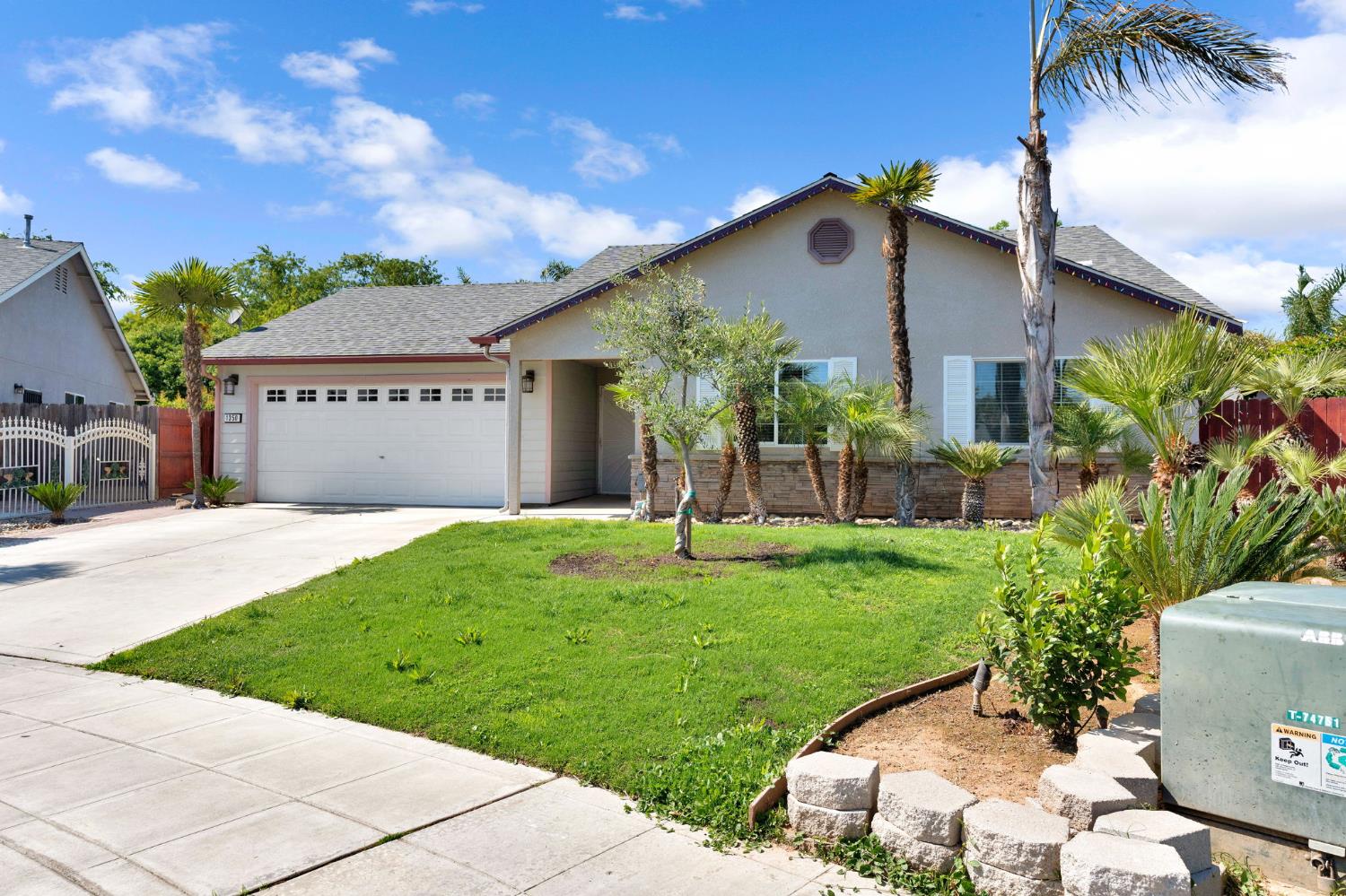 1350 E Jefferson Ct, Reedley, CA 93654
