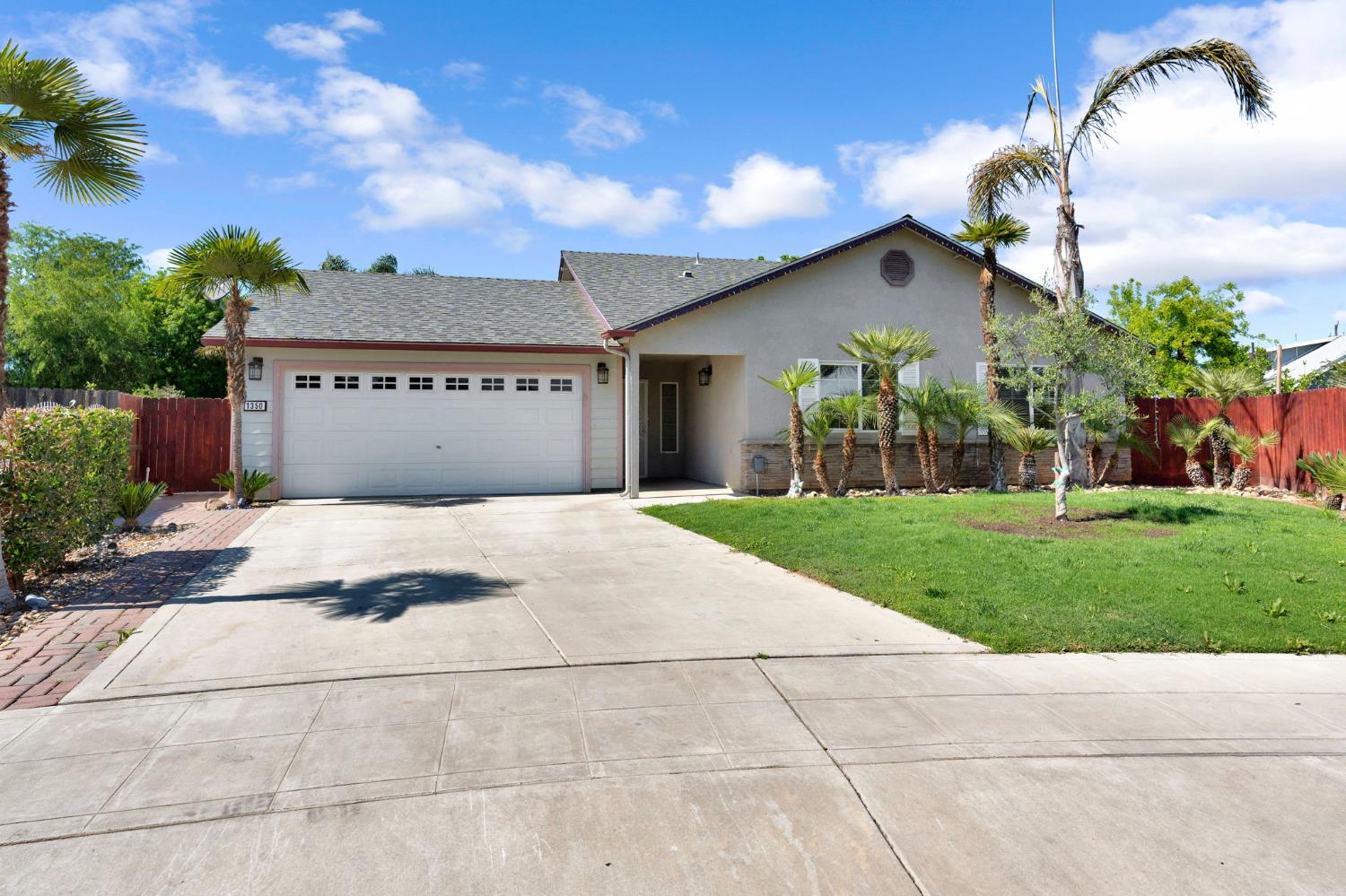 1350 E Jefferson Ct, Reedley, CA 93654