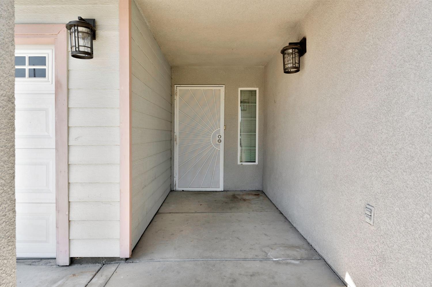 1350 E Jefferson Ct, Reedley, CA 93654