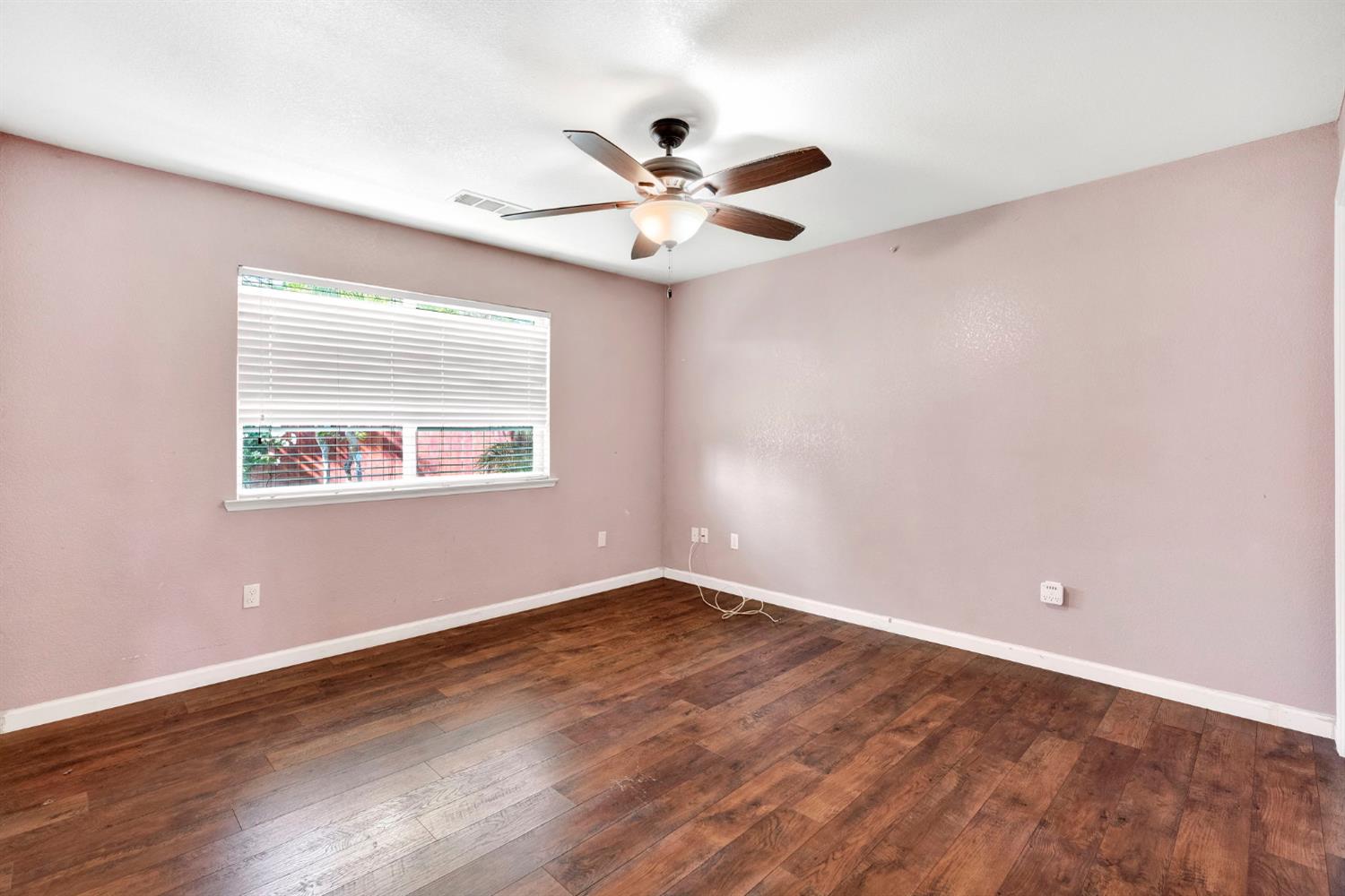 1350 E Jefferson Ct, Reedley, CA 93654