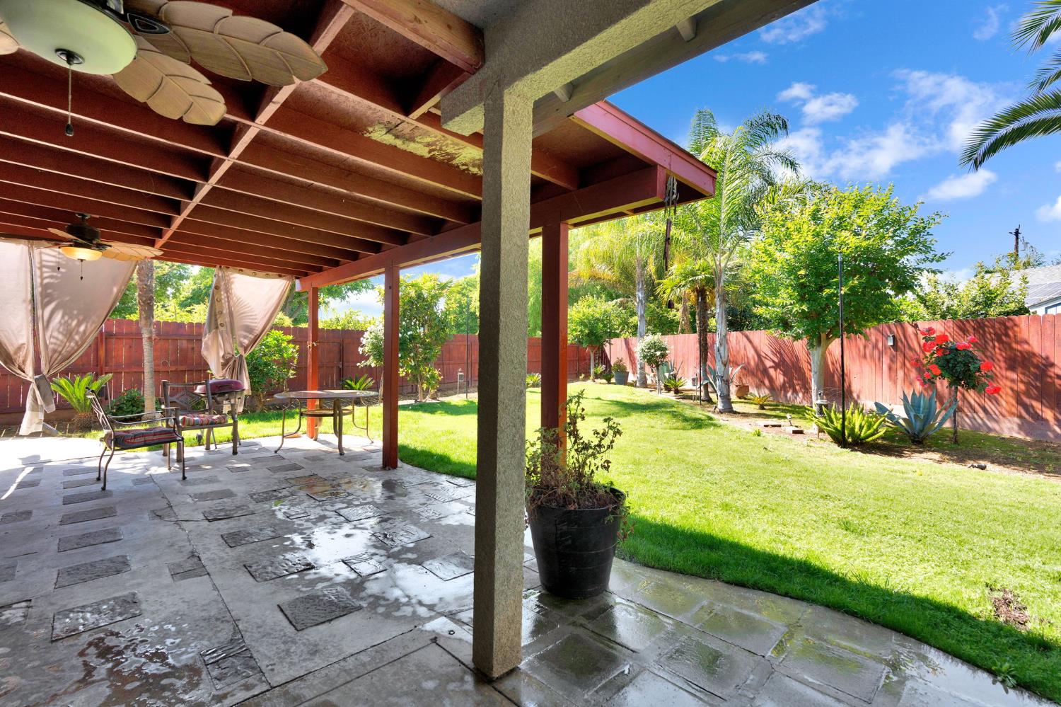 1350 E Jefferson Ct, Reedley, CA 93654