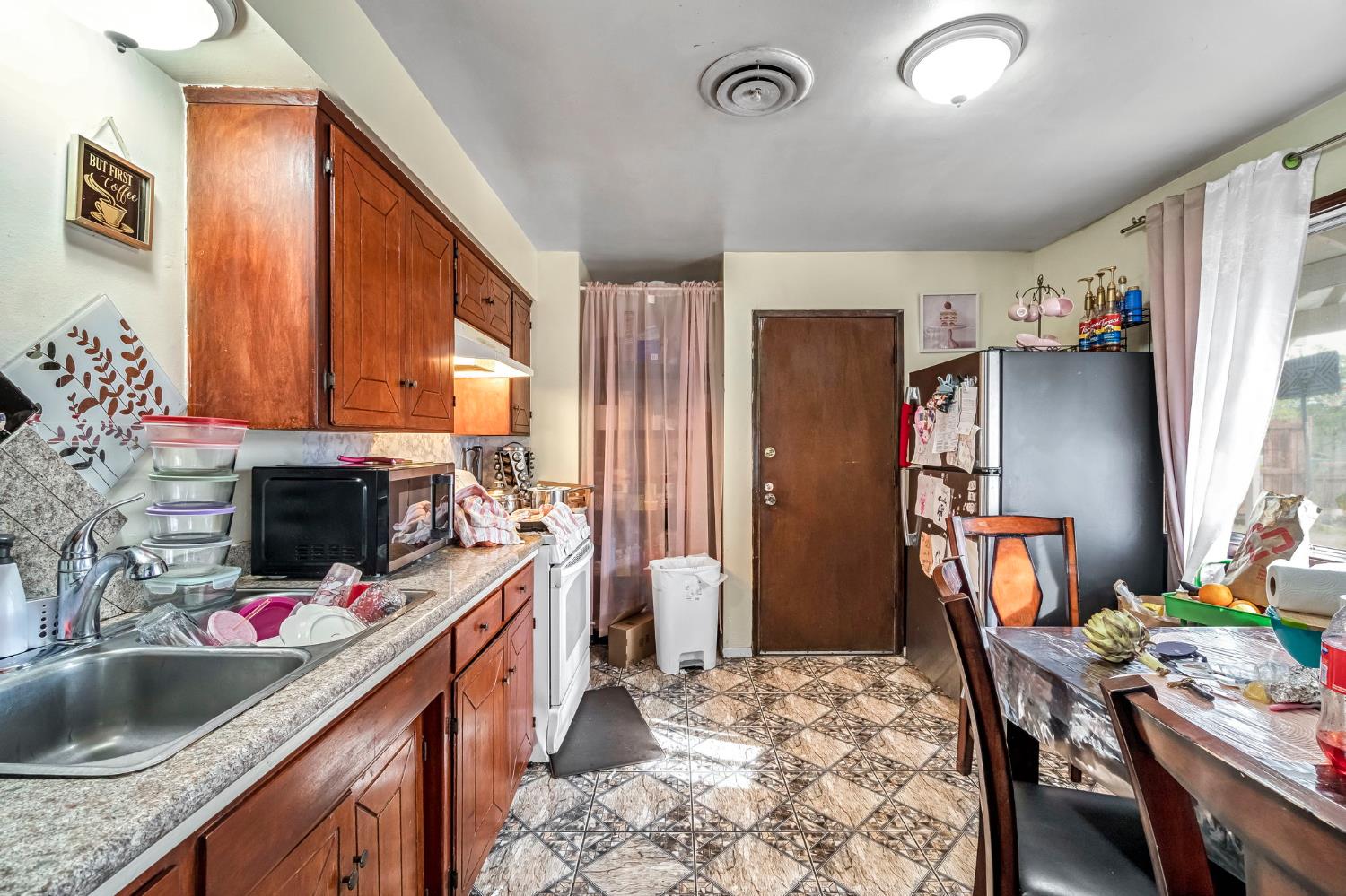 125 12Th St, Orange Cove, CA 93646